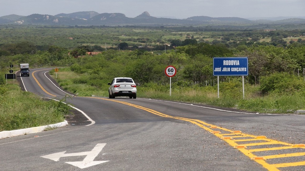 09062020 vieiropolis Easy Resize.com (1) - EM VIEIRÓPOLIS: Administração municipal inicia roço nas estradas vicinais; VEJA.